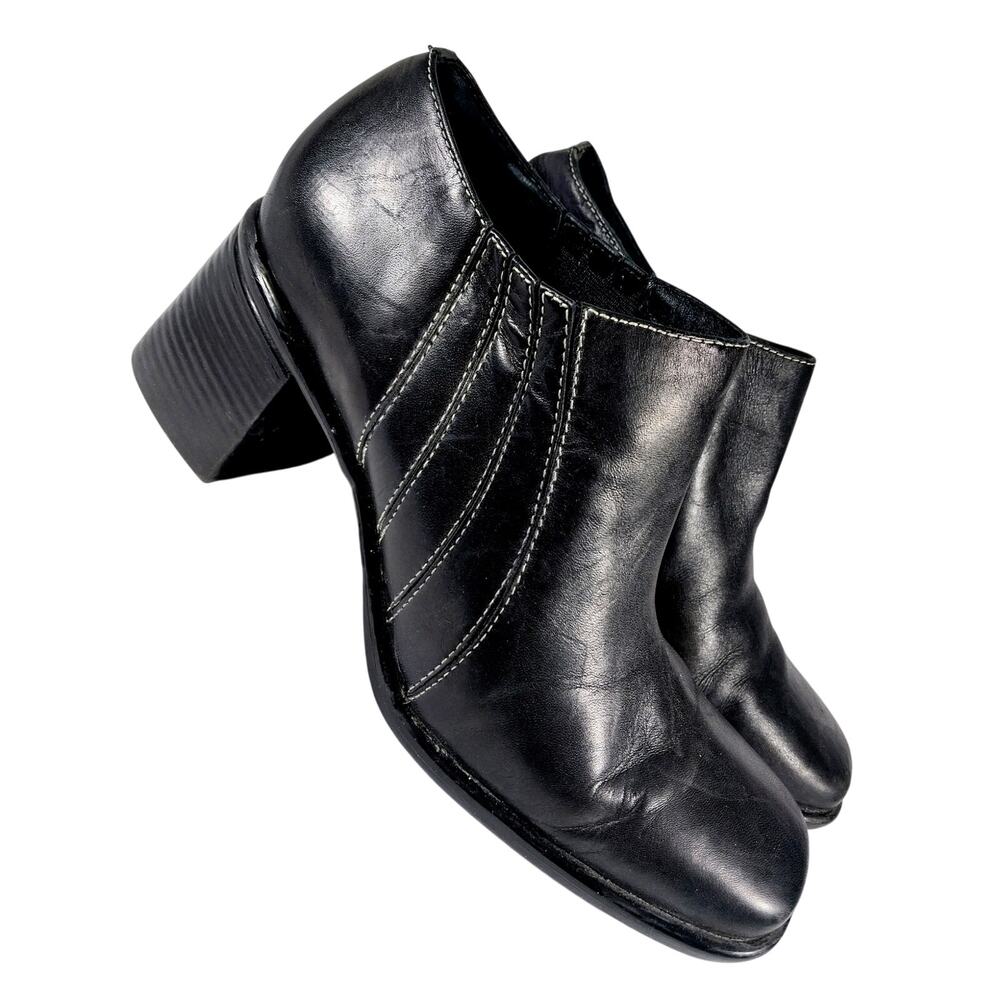 CLARKS! BLACK GENUINE LEATHER, CREAM CONTRAST STITCHED CHUNKY ANKLE BOOTS! 8M